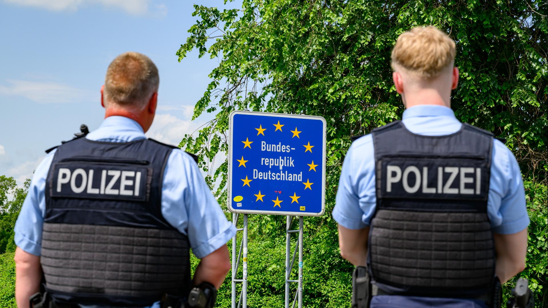 Für Dobrindt eine echte Wende - für andere "beeindruckende PR"